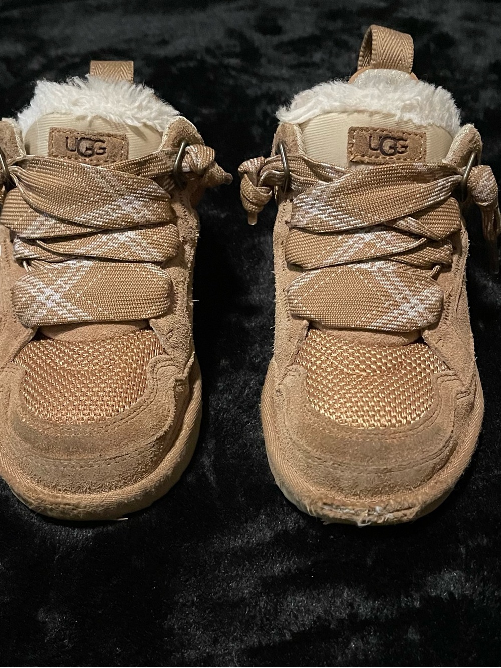 UGG Kids Lowmel Tan Suede Shearling-Lined Sneakers